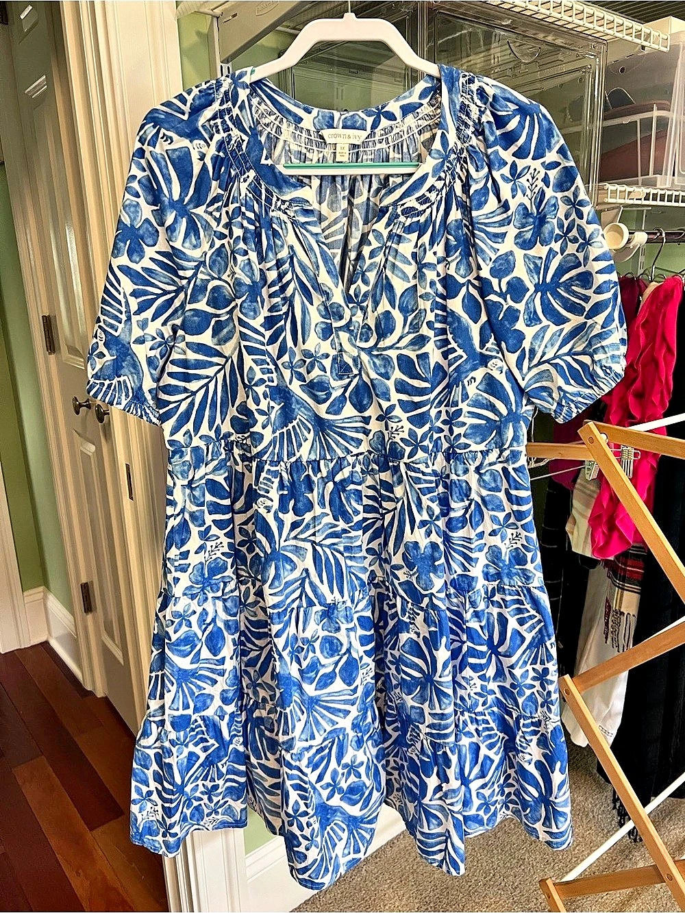 Crown & Ivy Blue and White Floral Tiered Dress Blue & White Floral Tiered Mini